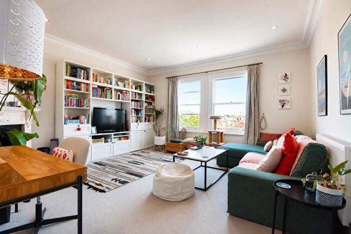 2 Bedroom Flat For Sale In Upper Richmond Road West, East Sheen, London, SW14