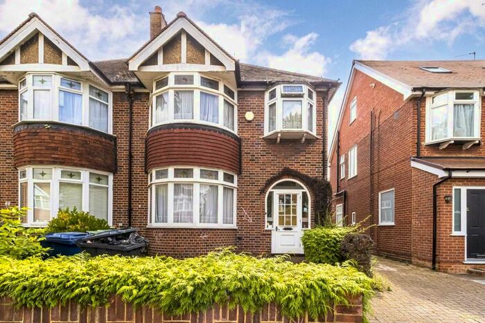 3 Bedroom Flat To Rent In Brunswick Road, London, W5