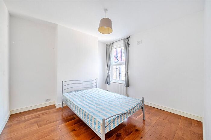 2 Bedroom Apartment For Sale In Warren Road, London, E10