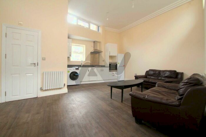 1 Bedroom Ground Maisonette To Rent In Blackstock Road, London, N4