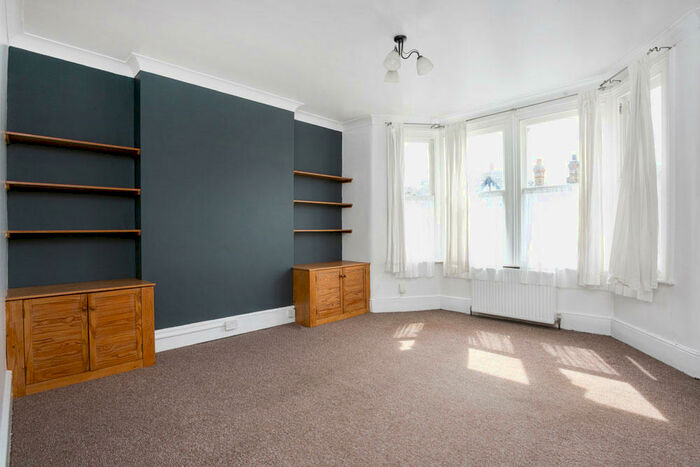 2 Bedroom Flat To Rent In Wanstead Park Avenue, London, E12