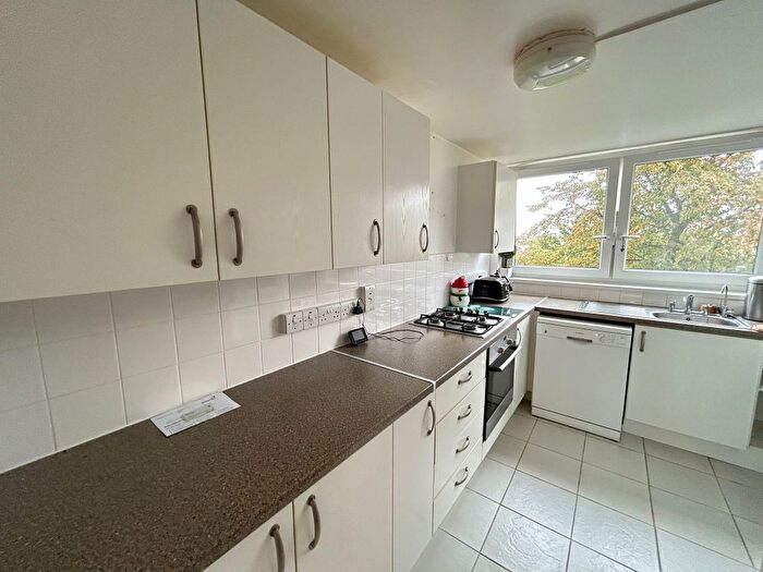 2 Bedroom Flat To Rent In Flat, Newbury House, Partridge, Way, London, N22