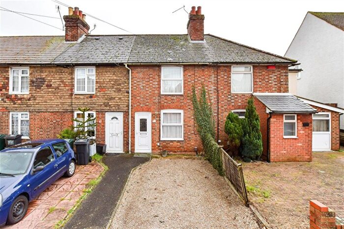 2 Bedroom Terraced House For Sale In Kingsnorth Road, Ashford, Kent, TN23