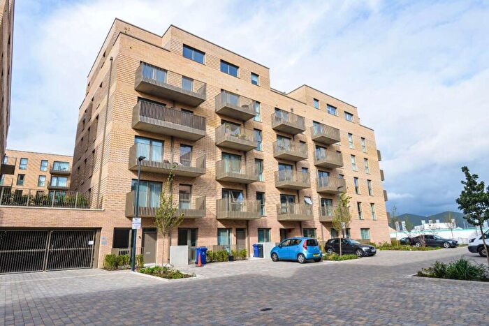 2 Bedroom Flat To Rent In Meadowview Close, Harrow, London, HA1