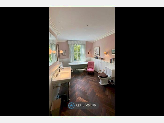 5 Bedroom Semi-Detached House To Rent In Navarino Road, Hackney, E8