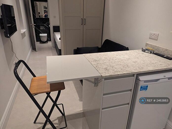 Studio To Rent In Edgware, Edgware, Greater London, HA8