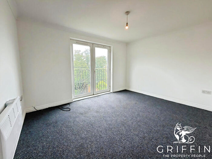 2 Bedroom Flat To Rent In Queensland Court, Dock Road, Tilbury, RM18