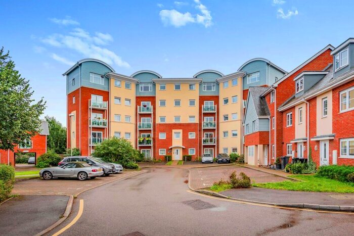 2 Bedroom Apartment To Rent In Rubeck Close, Redhill, RH1