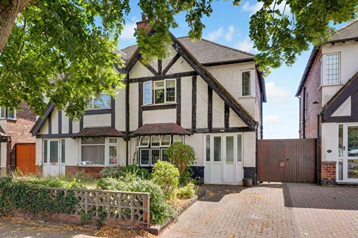 3 Bedroom Semi-Detached House For Sale In Perry Road, Nottingham, NG5