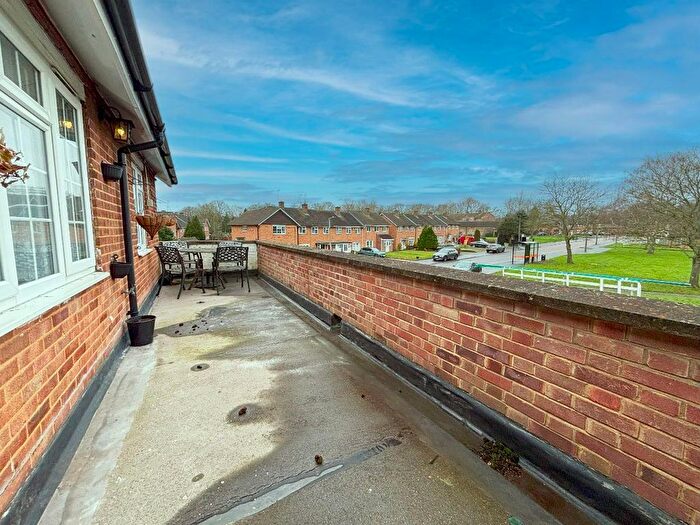 2 Bedroom Flat For Sale In Eastham Crescent, Brentwood, CM13