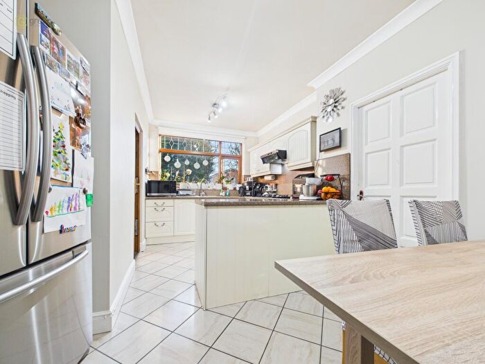 3 Bedroom Detached House For Sale In Tile Cross Road, Tile Cross, B33