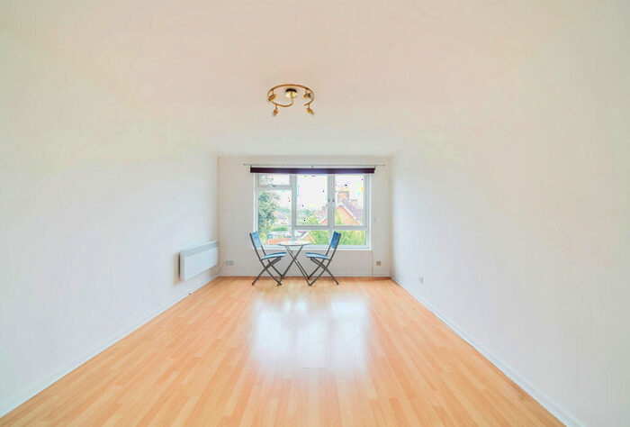 2 Bedroom Apartment For Sale In Warner Avenue, Cheam, Sutton, SM3