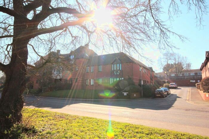 2 Bedroom Flat To Rent In Station Road, Harpenden AL5