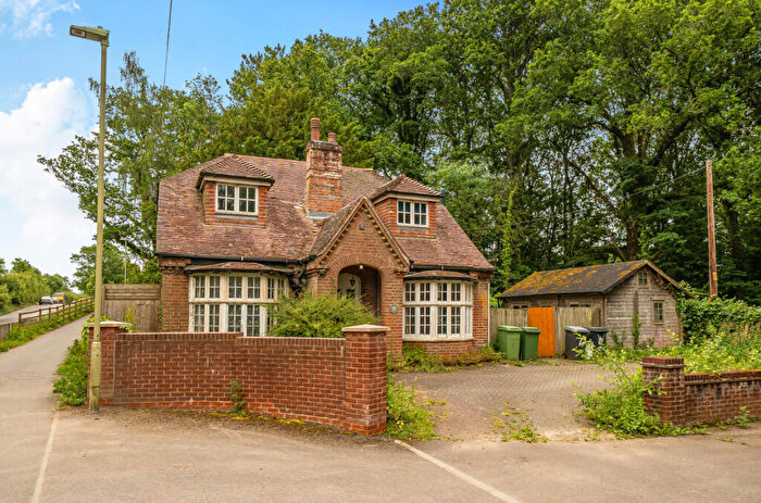 3 Bedroom Detached House For Sale In Botley Road, Curbridge, Southampton, Hampshire, SO30