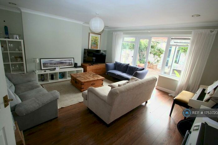 4 Bedroom Semi-Detached House To Rent In St. Nicholas Street, Portsmouth, PO1