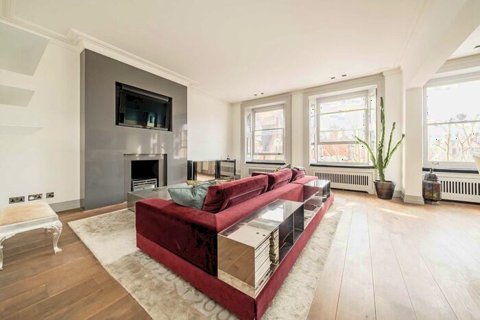 2 Bedroom Flat To Rent In Cadogan Square, London, SW1X