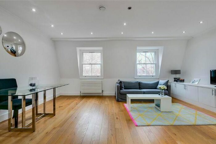 2 Bedroom Flat To Rent In Baker Street, Marylebone, London, NW1