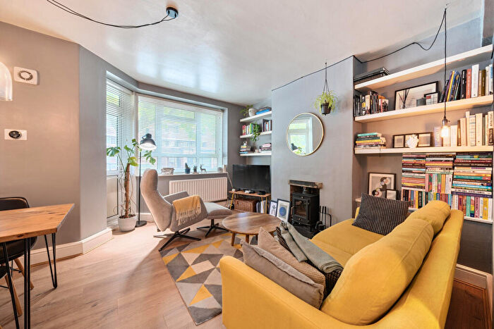 1 Bedroom Apartment For Sale In Jamaica Road, London, SE16