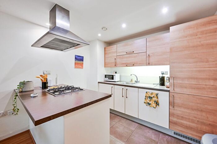 1 Bedroom Flat To Rent In Wager Street, Mile End, London, E3