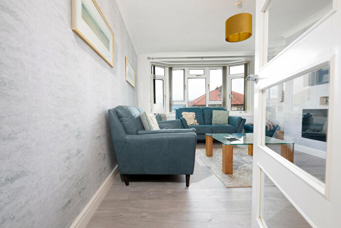 2 Bedroom Flat For Sale In Levanne Place, Gourock, PA19