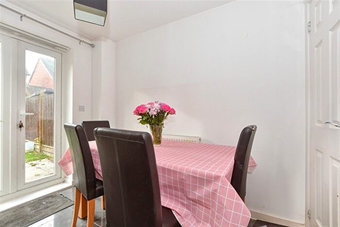 3 Bedroom End Of Terrace House For Sale In Cantium Place, Snodland, Kent, ME6