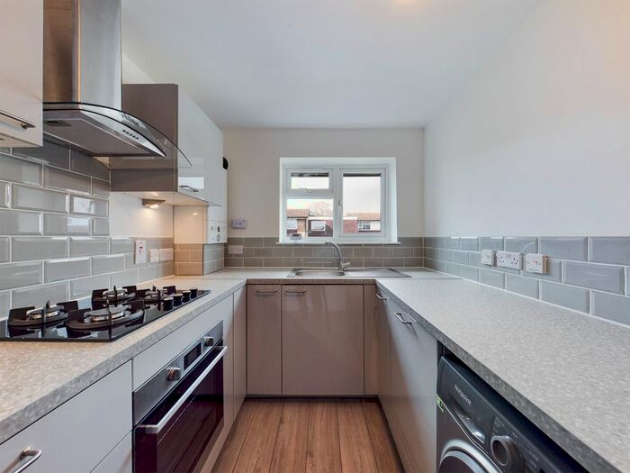 1 Bedroom Flat To Rent In Waveney, Hemel Hempstead, Hertfordshire, HP2