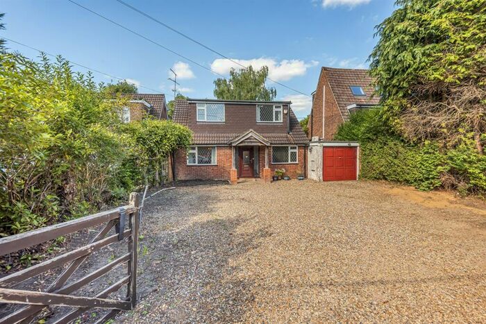 4 Bedroom Detached House To Rent In Barkham Ride, Finchampsted, RG40