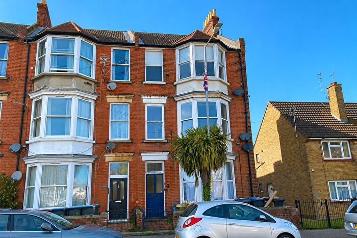2 Bedroom Flat For Sale In Sea Street, Herne Bay, CT6