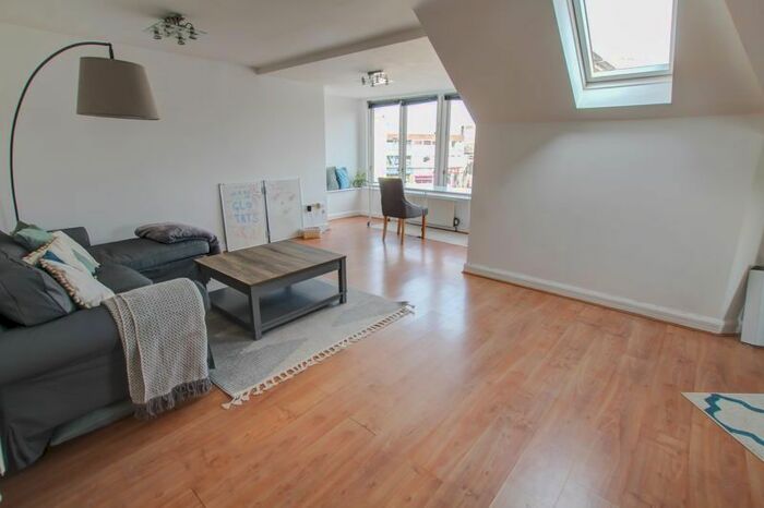 2 Bedroom Flat To Rent In Market Street, Exeter, EX1