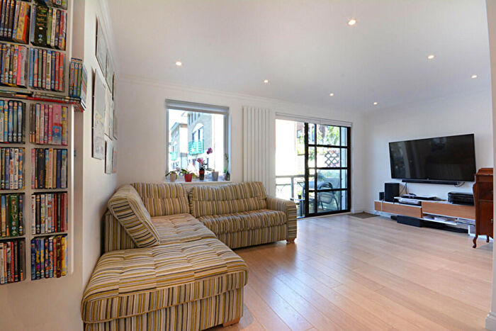 4 Bedroom Town House To Rent In Plover Way, Canada Water, SE16