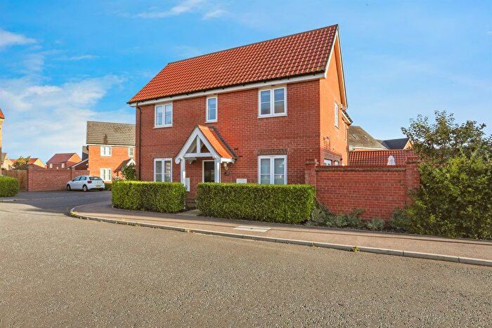 3 Bedroom Semi-detached House For Sale In Myrtlewood Road, Bury St. Edmunds, IP32
