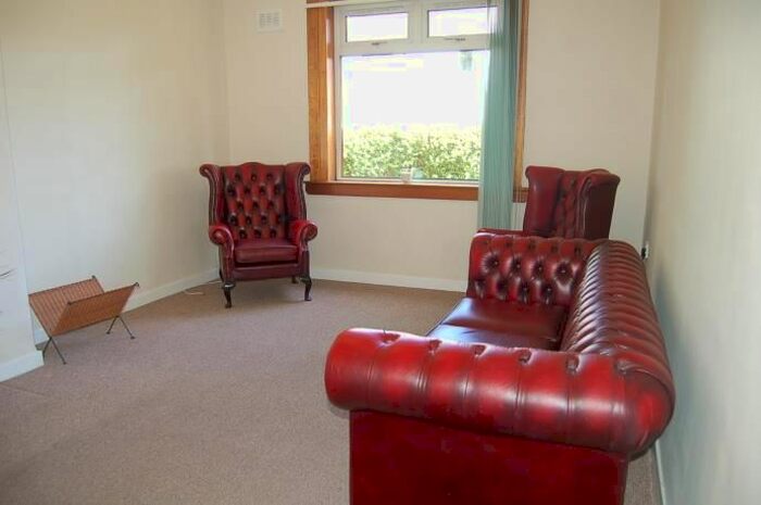 2 Bedroom Flat To Rent In Saughton Gardens, Edinburgh, EH12