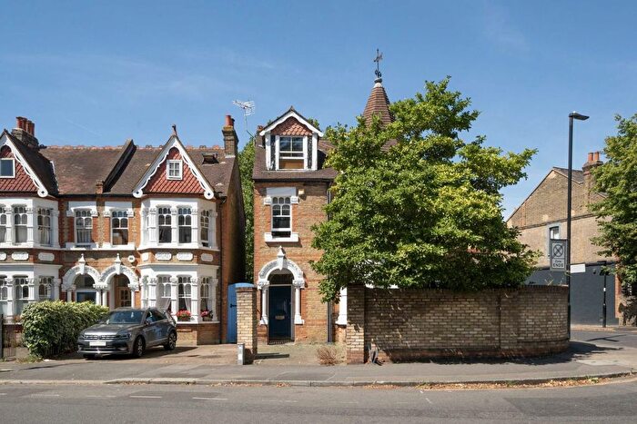 2 Bedroom Flat To Rent In Drayton Green, West Ealing, W13
