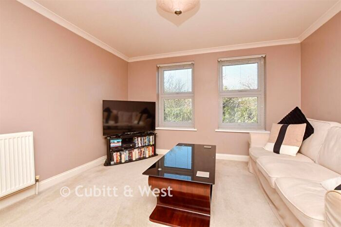 2 Bedroom Flat For Sale In William Road, Caterham, Surrey, CR3