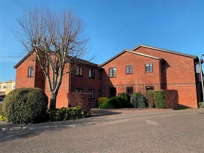 2 Bedroom Flat To Rent In Poets Chase, Aylesbury, HP21