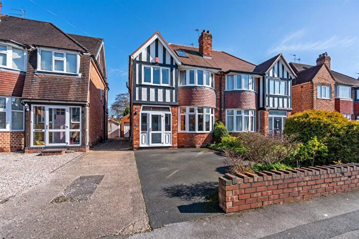 4 Bedroom Semi-Detached House For Sale In Moreton Road, Shirley, Solihull, B90