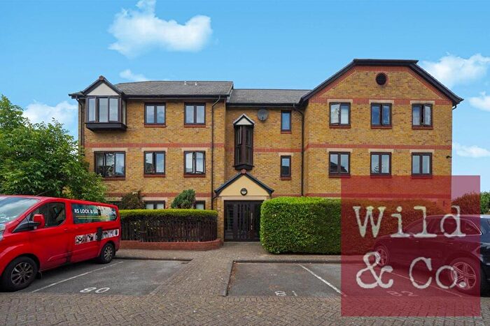 2 Bedroom Flat To Rent In Riverside Close, Hackney, E5