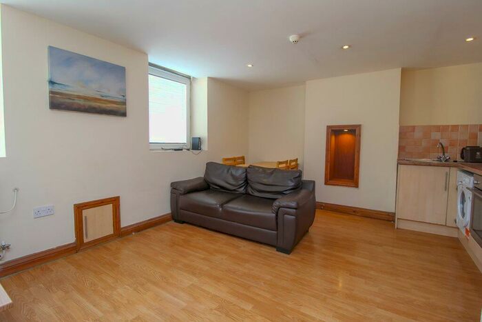 3 Bedroom Flat To Rent In Bedford Street, Roath, Cardiff, CF24