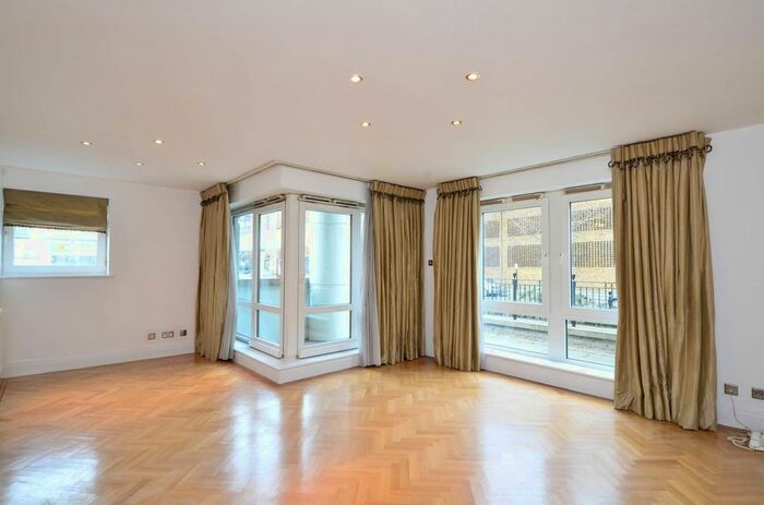 2 Bedroom Flat To Rent In Kensington Westside, Kensington, London, W14