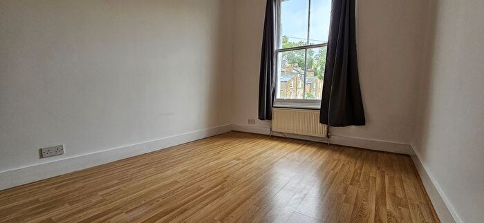 2 Bedroom Flat To Rent In Edenbridge Road, London, E9