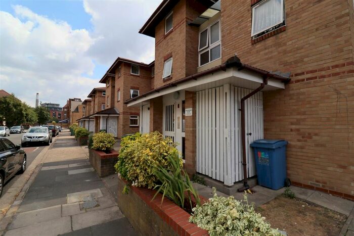 1 Bedroom Flat To Rent In Warlingham House, Varcoe Road, London, SE16