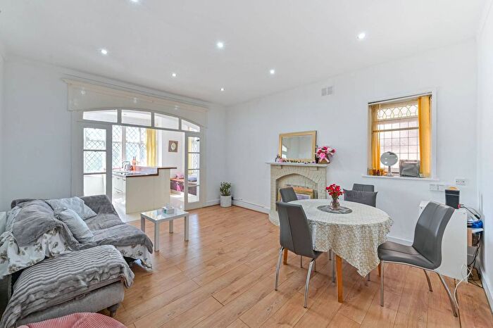 3 Bedroom Flat To Rent In Coombe Road, Croydon, CR0