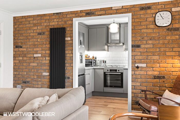 2 Bedroom Flat To Rent In Dixons Court, Crane Mead, Ware, SG12