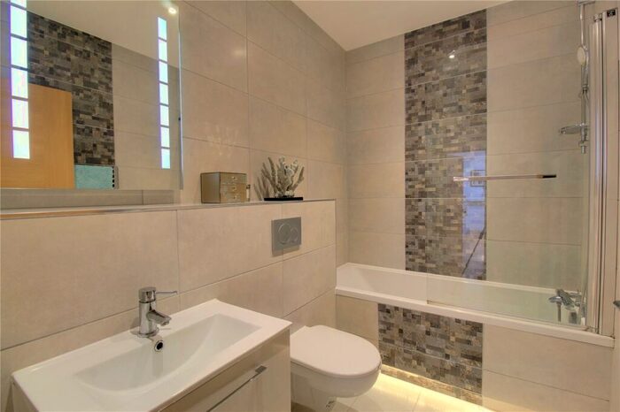 1 Bedroom Flat For Sale In Bartley Way, Hook, RG27