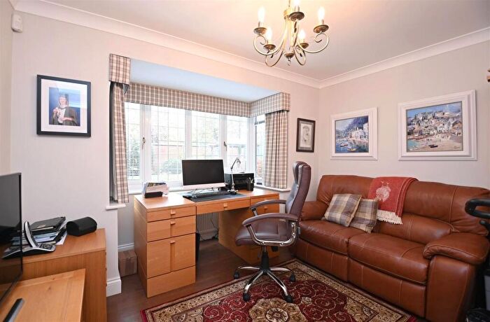 5 Bedroom Detached House For Sale In Broome Close, Kings Bromley, DE13