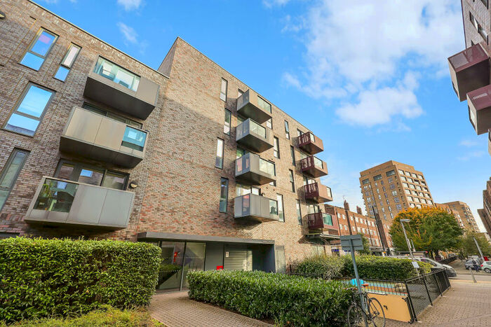 1 Bedroom Flat To Rent In Hierro Court, Stepney Green, E1