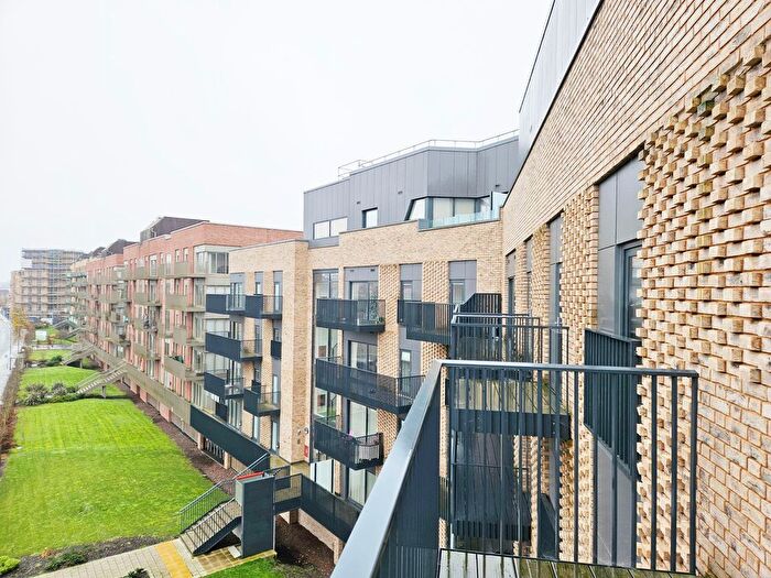 2 Bedroom Flat To Rent In Hampton Place, Ashford, Ashford, TN23