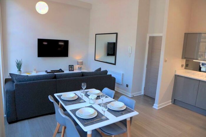 2 Bedroom Flat To Rent In Grainger Street, Newcastle Upon Tyne, NE1