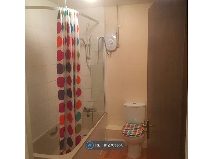 2 Bedroom Flat To Rent In Dukes Court, London, SE13