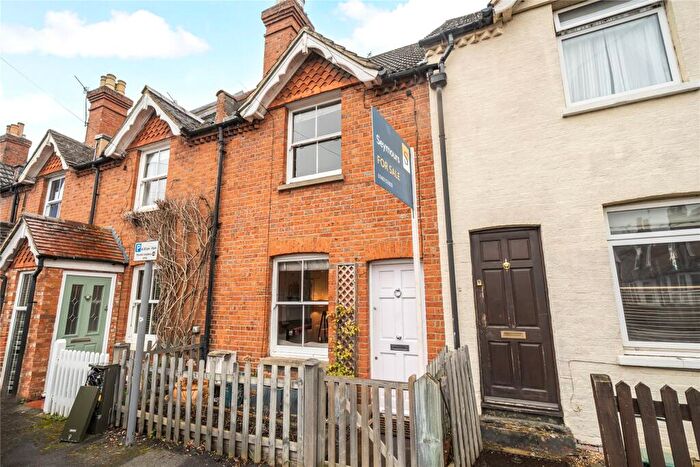 2 Bedroom Semi Detached House For Sale In Falcon Road, Guildford, Surrey, GU1